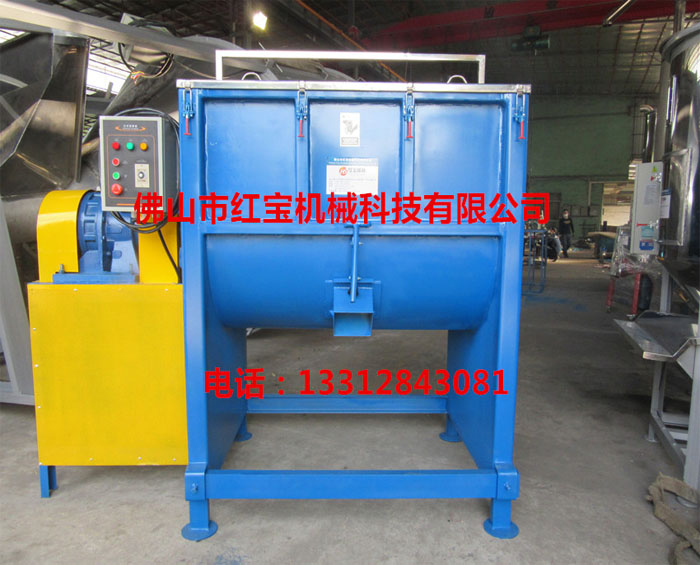 清遠(yuǎn)一家臺(tái)資企業(yè)使用1.5T臥式攪拌機(jī)，專(zhuān)門(mén)用于拌色料